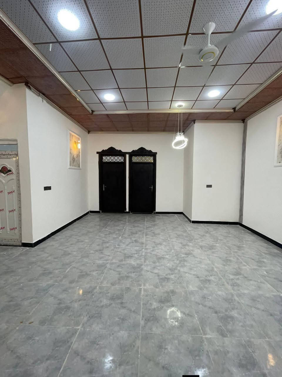 السلام عليكم واسعد الله اوقاتكم🏬
***********

يتوفر بيت للبيع  
سعر بلاش 
#طابو ملك صرف زراعي عراقي سند 25 

مساحة البناء 210م

يحتوي البيت على 

 3غرف  5×4

ديوان 8×4

مطبخ 5×4

هول 3×5

صاله 8×5

صحيات داخلي وخارجي

كراج سياره

#البناءجديد 2026 درجه اولى وجاهز من كلشي  منطقه

 هدوئ ومتوفر بيها جميع  

 الخدمات ماء كهرباء مدارس قريبه مستوصف سوك كافة الخدمات متوفره

البيت فارق وجاهز للسكن 

البيت يقع على شارع 10م  اناره الشارع كله

#العنوان : بصره ابي الخصيب شارع سيد حامد 
غرب مدينة الندلس السكنيه 

( السعر  98وبي مجال )

***********
