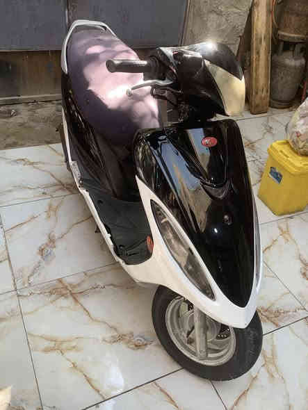 كامكو g4. مكينه 125 سرعته ١٤٠.  مكينه مفتوحه دراجه شوفتك عينك نضيفه وكلشي بيه شغال. والكهربائيات جديده .  سعر  450 بيها مجال بسيط  مكان نجف براكيه 
للستفسار ***********
