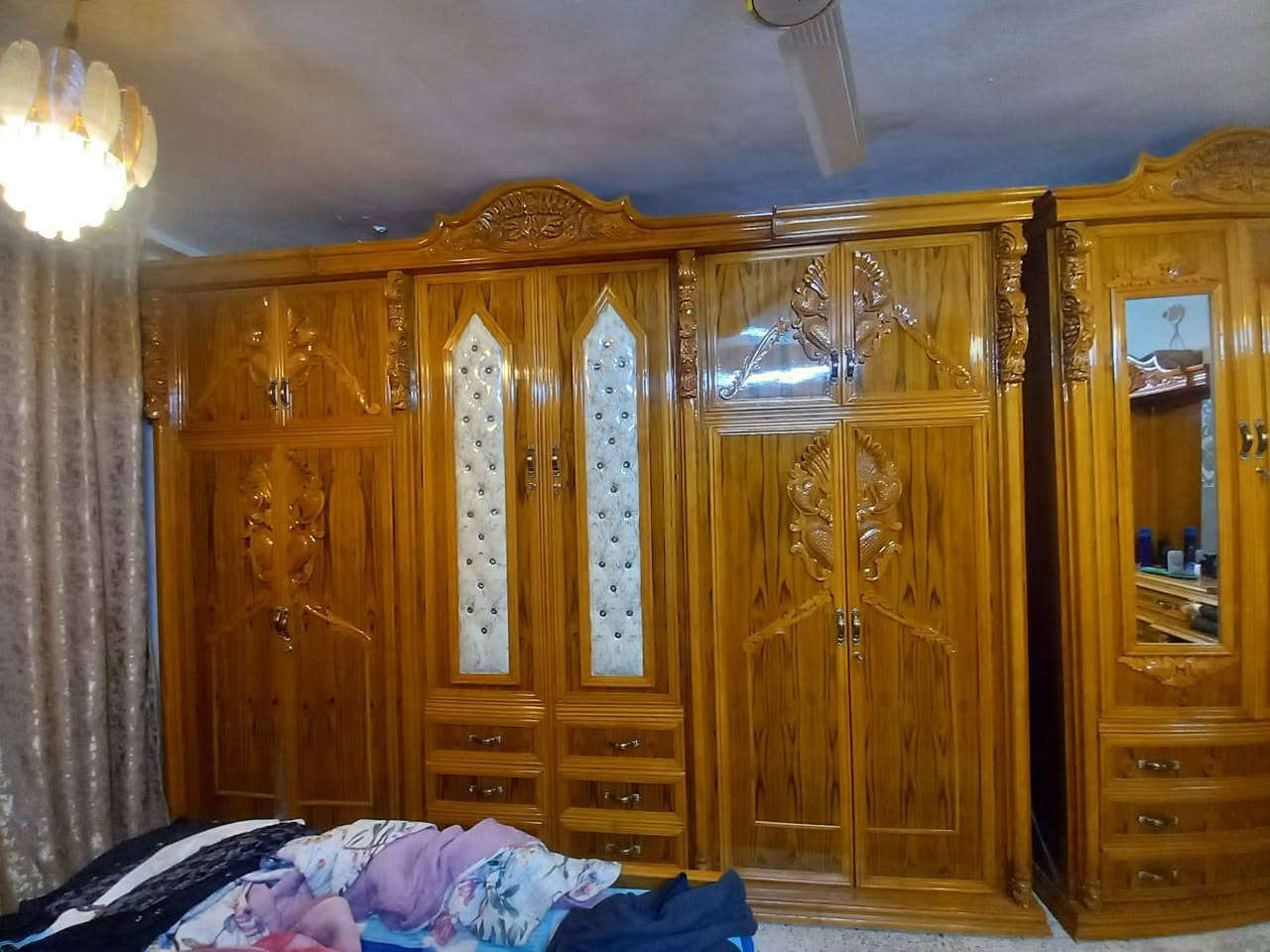 السلام عليكم غرفة نوم صاج تكمه أخت الجديده العنوان بغداد البياع الشهداء السعر ٣ملاين وبيها مجال ***********
