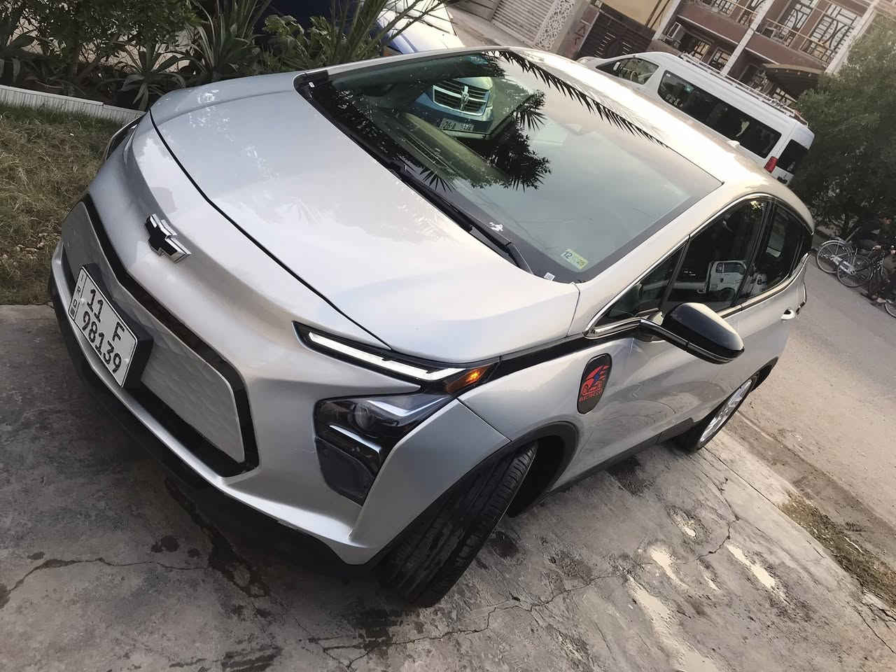 السلام عليكم
شوفروليت بولت 2023 EV

رقم بغداد

كهرباء بالكامل تقطع بالشحنة 500 إلى 540 كليو

ماشية 18 ألف بدون اي نقص جاهزة من كل شي

سعرها 12500 $ وبيها مجال بسيط

نصف البنيد ونصف الجاملغ صبغ

مكانها بغداد / الشعب ***********
