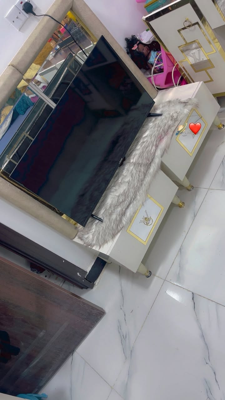 سرير مع مرايه عموديه. وشازلون مخزن للبيع


**إذا كنت صاحب هذا الإعلان وتريد حذفه لأي سبب، رجاءا أرسل رسالة إلى الدعم الفني**