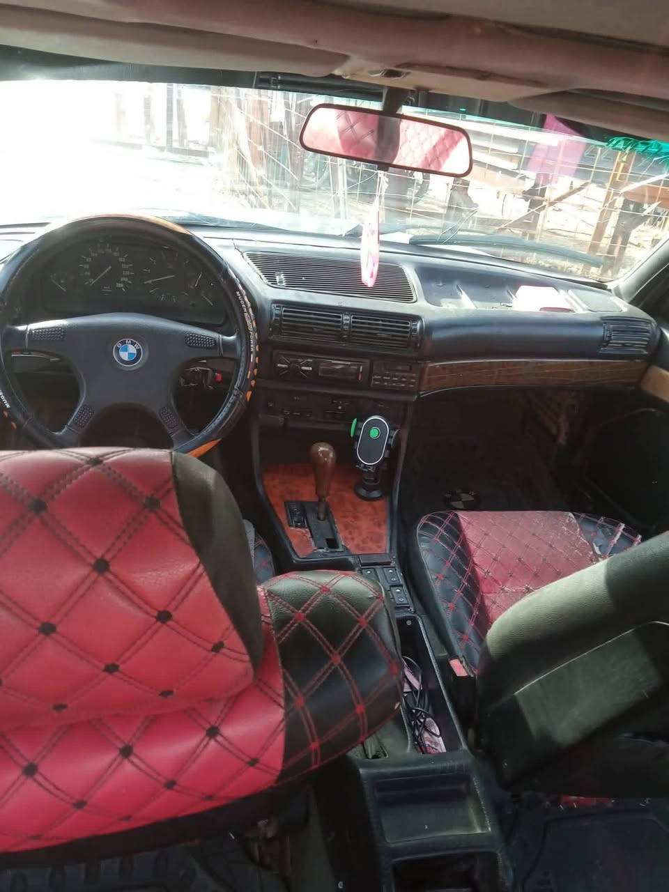 بيئم للبيع موديل 1991 حجم 735 سيارة نضيفه تخم تاير رقم انبار تحويل ثاني يوم مكينة مكفولة بس الكير بي صفنة بل بداية تمشي طبيعي السعر 40 وبية مجال بسيط مكاني حيدريه خان نص الاستفسار الاتصال عل رقم ***********

