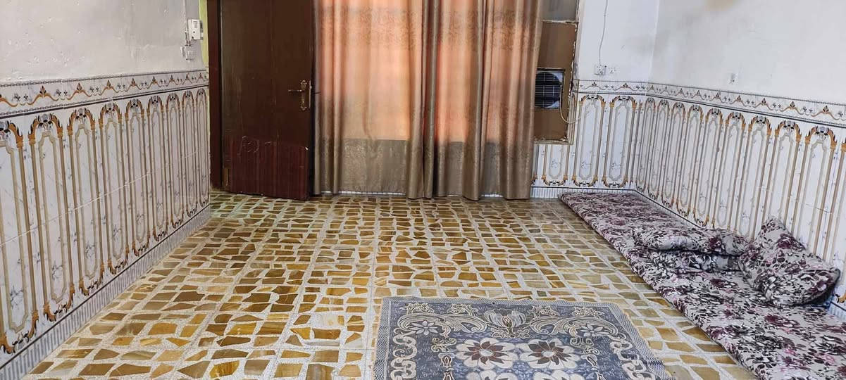 السلام عليكم دار سكني مساحه 200 حي الجمعيه قرب السوق جاهز من كلشي طابو سكني اتصال 
***********////***********
