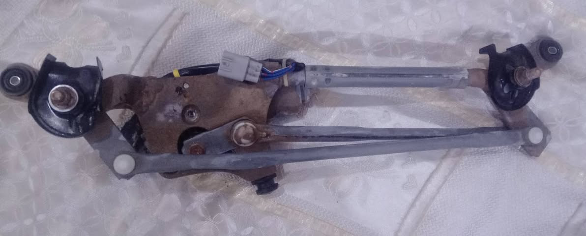 ماطور ماسحات مع الاذرع الأصلي كورلا للبيع مكاني بغداد توصيل ما عندي  ***********
