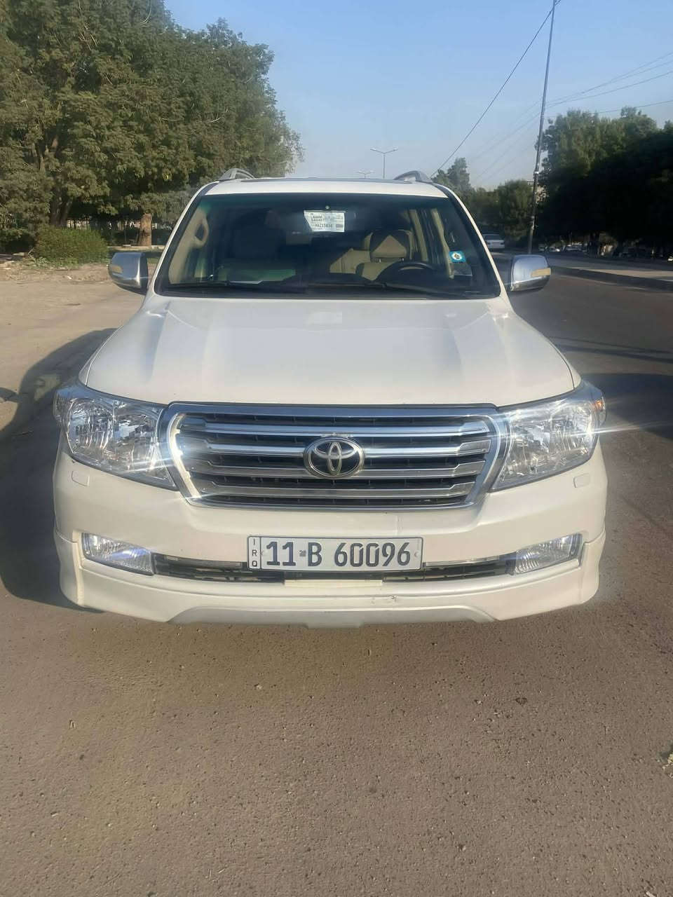 السلام عليكم
لاندكروز موديل ٢٠١٠ رقم بغداد الجديد 
السيارة مقفوله من ضبغ من تبديل بيها بارد على كد اربع أصابع بلجاملغ الامامي السياره ماشيه ٢٢٠ اي نقص مابيها مكان السياره بغداد حي الخضراء 
رقم الهاتف ***********
