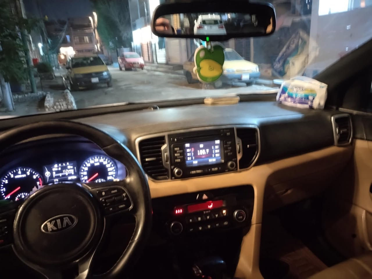 سبورتج للبيع موديل 2017 جيتي لاين محرك دوش ماشيه 84K ضرر خفيف بارد صغير في الباب الي خلف السائق  فقط باقي السياره كفاله السعر 190 🔒.  اي استفسار مراسله واتساب ***********
