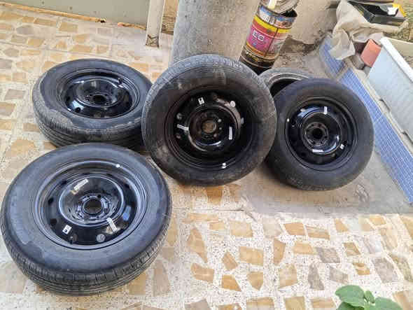 تخم حجم 15للبيع تايرات جدد شادهن والوياله مصىوغات جدد يعني كبل شدهن مكاني كوت الخاجيه ***********
