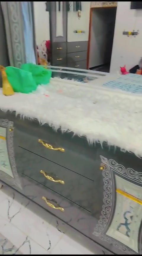 للبيع غرفه نوم تركي نضيفه 11 قطعه بيها اناره لد سعر مليون و100( مشتريها ب ٣ مليون ) ***********
