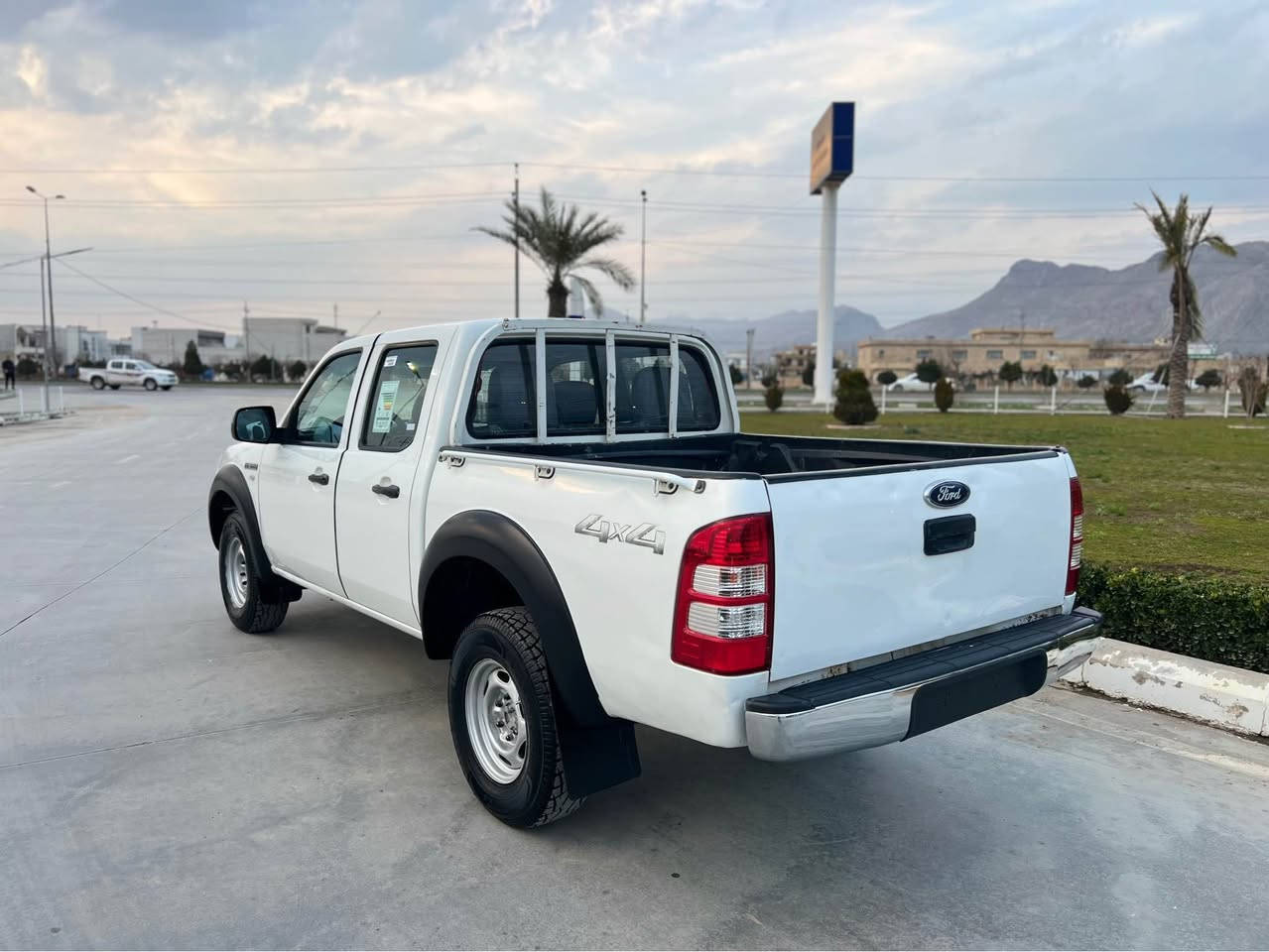 فۆرد ڕەنجەر مۆدیل ٢٠٠٩ گاز پەمپ و نۆزڵ گێر مەکینە ئەکسل دوبڵ ئەکسل بەشەرت ڕەقەم هەولیرە سەنەوی تازەیە بەناو خۆم ٤ تایەی تازەی لەژێر دایە بۆیاغی نیە نمونەیە لە جوانی شوختو چاڵی نیە نرخی ٩٧ مەجال ژ.م *********** رانية, السليمانية
