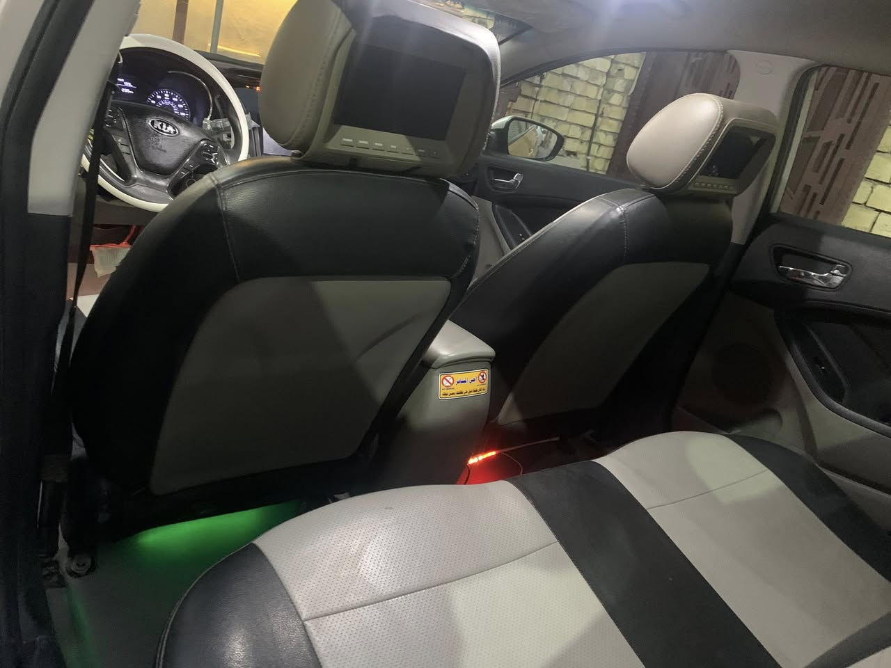 سلام عليكم كيا فورتي موديل ٢٠١٥ محرك ١٨٠٠دوش كير ومحرك خير من اللة صدر امامي خلفي جديد بيهة صبغ جاملغ الامامي ولخلفي وضربة بين البابين مثل ماموضح بل صورة هيئة غرامات مصفرة سعر ٩٨وبيهة مجال بصيط مومتواجد عل فيس رقمي ***********
