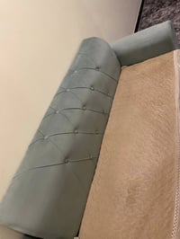 طقم ١٠ مقاعد • قنفة وحدة مكسورة