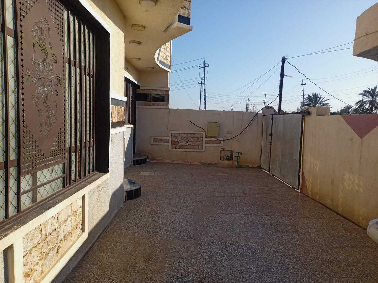 بيت للبيع مساحة 230 طابو زراعي سند 25غرفتين نوم وحولي كبير واستقبال ومطبخ الموقع الراشدية شارع المراسمة عبور المشروع على الشارع العام للأستفسار الاتصال على الرقم ***********
