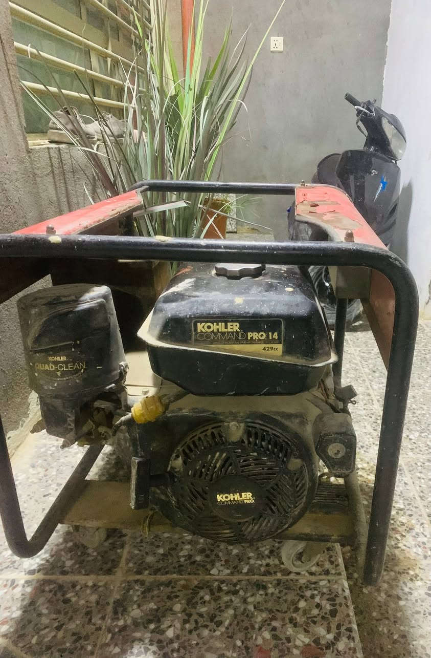 مولدة بنزين 5 KVA
* المحرك: Kohler Command PRO 14
    230 فولت
21.  أمبير
    50 هرتز
للبيع استفسار على خاص


**إذا كنت صاحب هذا الإعلان وتريد حذفه لأي سبب، رجاءا أرسل رسالة إلى الدعم الفني**