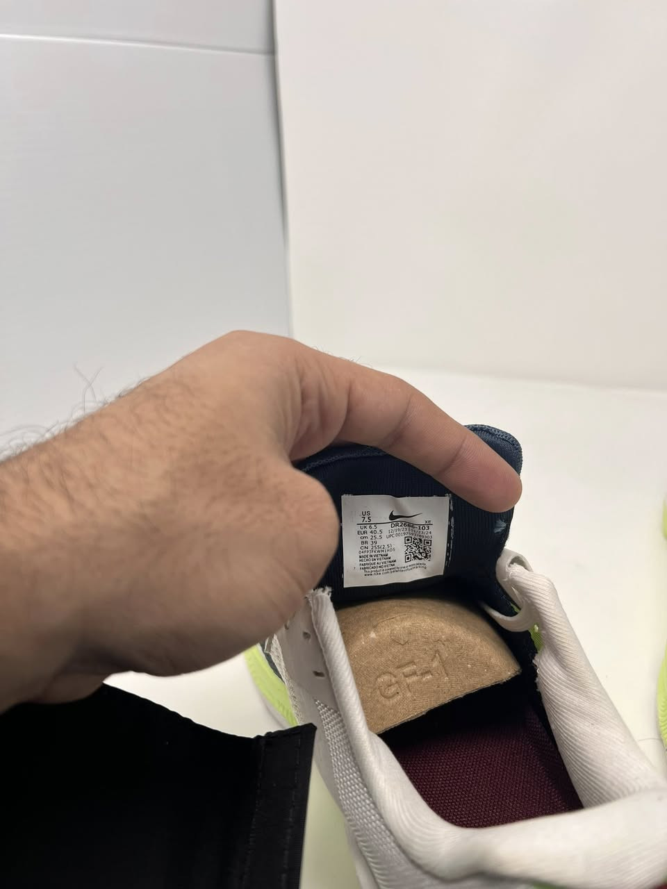 Nike react size 40(25cm)
نايك رياكت اصليه وكاله غير مستعمل باركود شغال القطعه تحفه فنيه وفوم عجينه الحذاء بالستايل الجبلي الي يعطيك قوه وثبات بغض النظر عن استعمالك سواء جري او جم او استعمال يومي، سعر القطعه, 35 الف دينار يوجد توصيل جميع المحافظات


**إذا كنت صاحب هذا الإعلان وتريد حذفه لأي سبب، رجاءا أرسل رسالة إلى الدعم الفني**