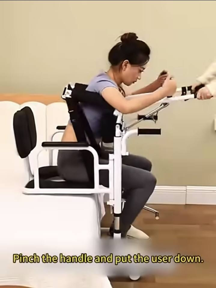 للبيع كرسي (ناقل المريض) جديد لوك بالكارتونة مالته ما مستعمل سعره مناسب جوه السوك 350 الف  
الاتصال ***********
