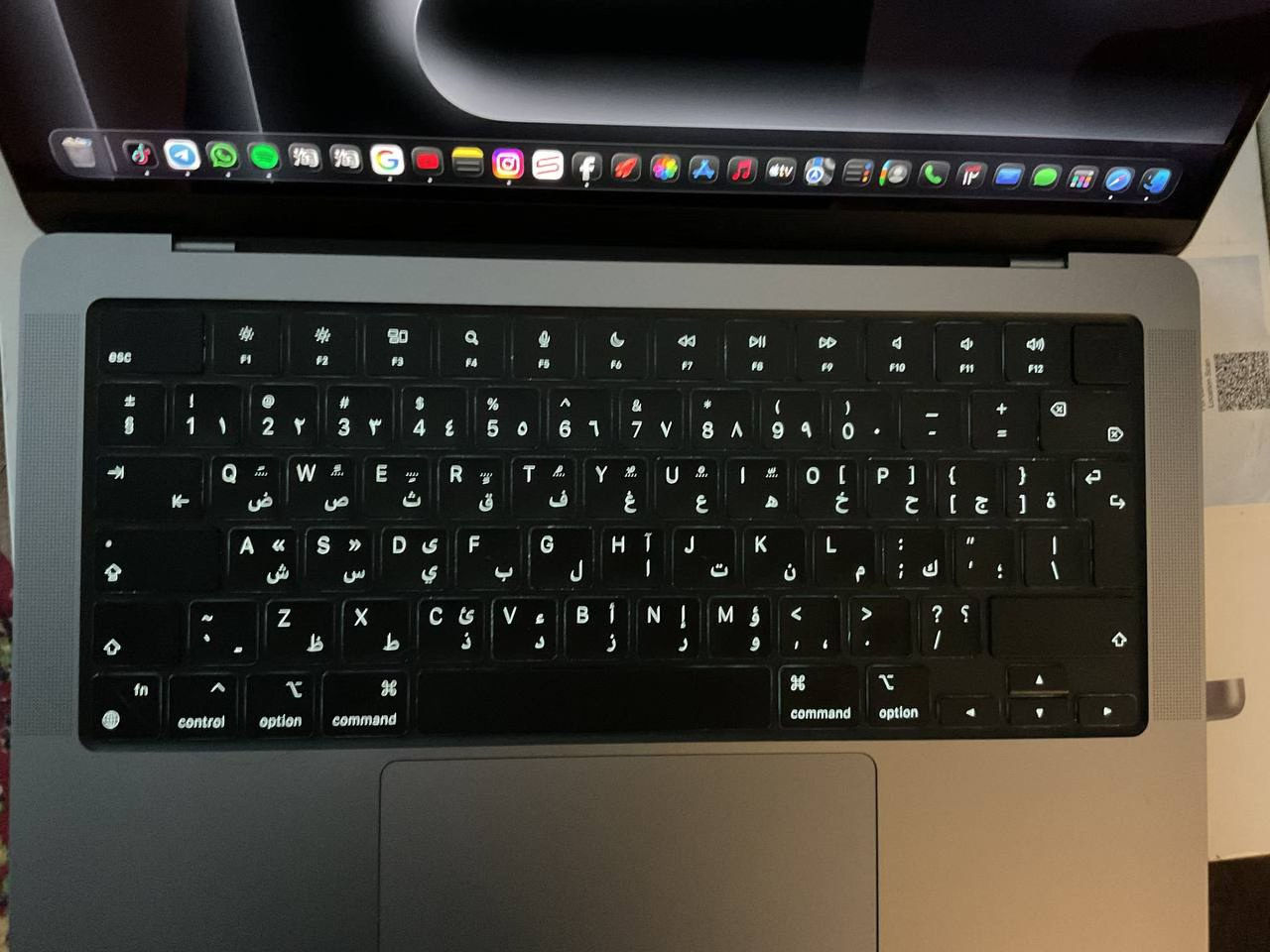 السلام عليكم  macbook pro m3 14-inch ضمان ABM كيبورد عربي انجليزي عدد دورات الشحن 90 بطارية 99 512GB SSD 8GB unified memory نظافة 99% جهاز ما مفتوح وبعدة بالضمان كامل ملحقات اصليه مكاني بغداد البياع ***********
