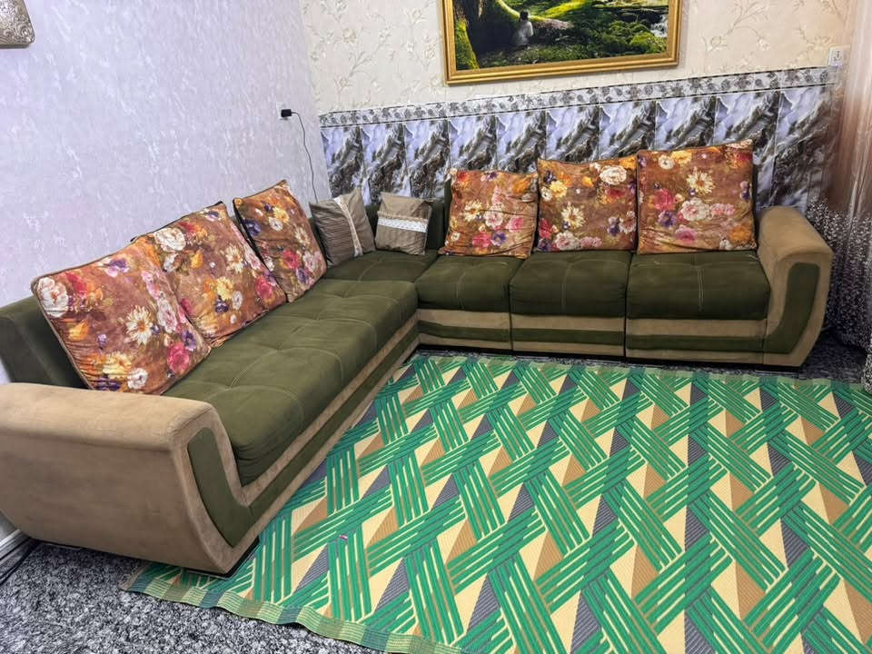 السلام عليكم شاشة كرافت حجم ٨٥ الشاشة جديدة كلش استعمال قليل السعر ٨٥٠ الف 
كورنر ٧ مقاعد شغل درجة أولى سعر ٣٥٠ الف
سبع ابكار مقابل ثانوية الانتصار 
*********** ابو جود
