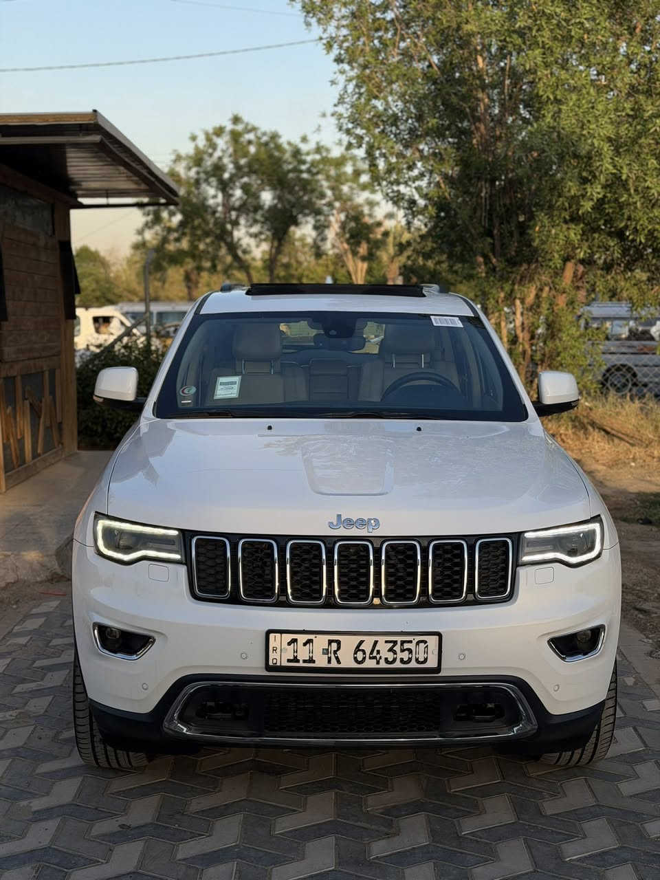 سلام عليكم جيب خليجي وكال ليث العبيدي
لمتدد بلاس ٢٠١٩
كشنات تدفاء + تبريد + خزن ميموري 
٣ شاشات  
بنوراما صندوق كهرباء 
داخل بيجي
رادارات نقطه عمياء فول سياره 
السعر 265.000$ يعني دفترين و٦٥ ورقه 
مكان سياره بغداد السيديه 
للستفسار ***********
