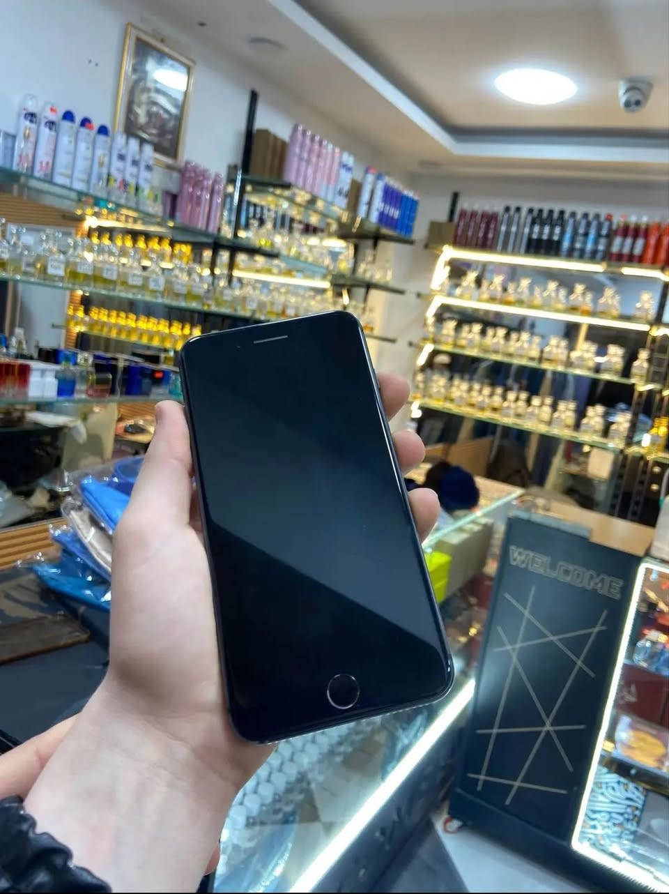 ايفون 8+ 
الله يبارك نضيفة ✅
كلش اكتيف ✅
باطري 100٪🔋
السعر:25000✅


**إذا كنت صاحب هذا الإعلان وتريد حذفه لأي سبب، رجاءا أرسل رسالة إلى الدعم الفني**