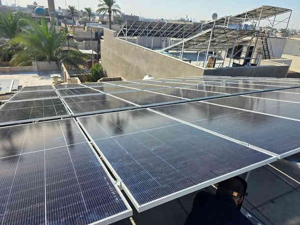 قامت شركه الجزيرة للطاقة الشمسية بتنصيب منضومة ٨٠ امبير ليلي نهاري للاخوين ابو علي وابو عبدالله في بغداد منطقه البلديات حيث تم استخدام بطاريات وانفيرترات من ماركة ساكو حسب طلب الزبون والواح لونجي ٦٢٠ واط بتنفيذ من شركة الجزيرة للطاقة الشمسية بكوادر متخصصه هندسيه كل ما عليك اتواصل ويانه والباقي علينة***********__***********
