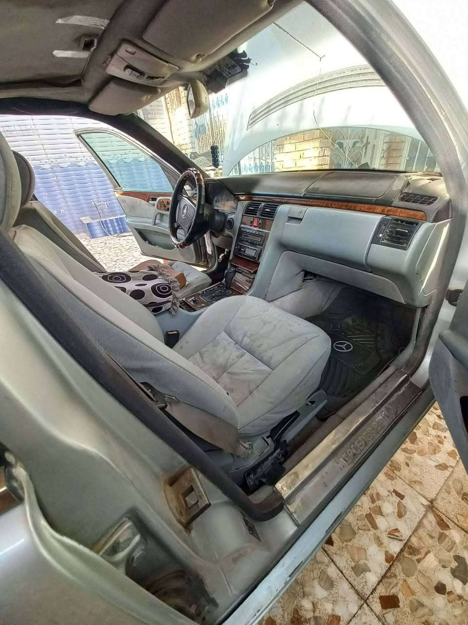 السلام عليكم  سياره  مارسيدس موديل  97
محرك(V)  المرغوب  السيارة رقم  بصرة مشروع وطني بسمي.. تحويل باي محافظه السياره نضيفه محركه نضيف
فتحه سقف...لايت زنون تبريد شغال ثلج هواي بيه مواصفات👆
لون سلفر

السعر 85 

رقم الهاتف(***********)
متواجد واس اب
