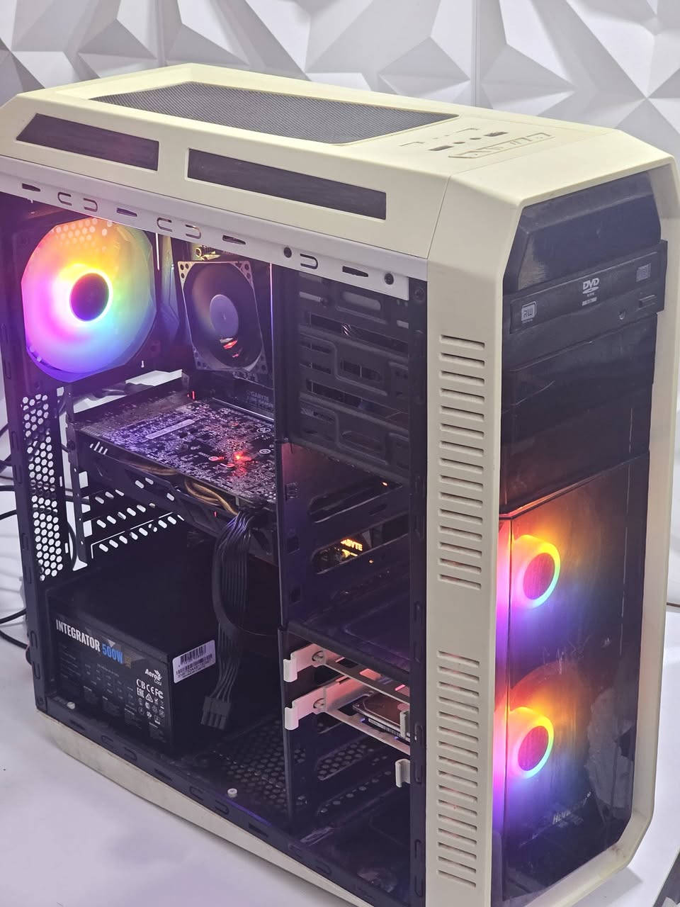 السلام عليكم pc بي سي للبيع سعر 400 الف ماعندي توصيل تجي انته تاخذه المواصفات بل صورة رقمي لتواصل *********** عنواني الرمادي قرب شارع المستودع
