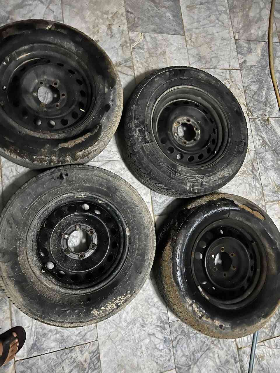 ويلات هايلوكس فرويل كاز نضيفات حيل وبيهن تايرات جدد السعر 650 الف وبيهن مجال المكان البصره الدير ***********
