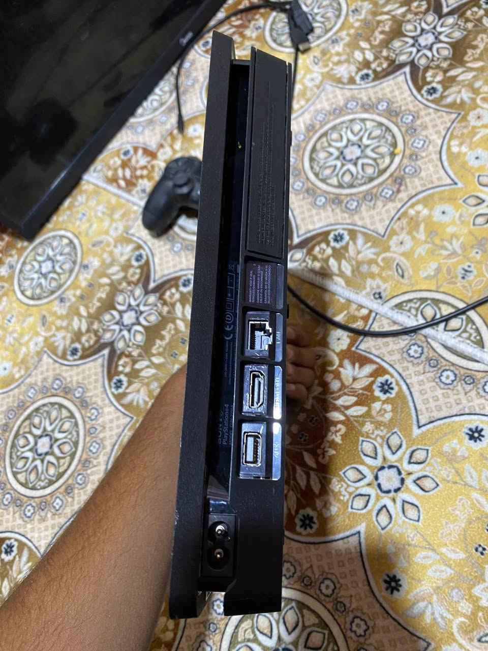 بلي 4 سلم نص تيرا جوستك 1 تجاري و يو بي اس لبلي نضيف ما داخل تصليح  ومكفول كفاله عامه ب 200 الف مكاني قلعه صالح  رقمي ***********
