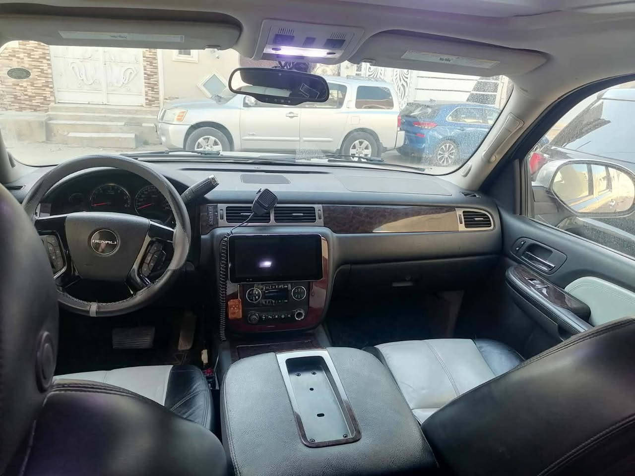 جمسي يوكن ٢٠١٢
فتحه سقف تشتغل عن بعد شاشه اماميه وشاشه وسطيه كشنات جلد كهرباء خزن كشنات وهيترات بلكشنات تسخين ستيرن وتحكمات استيرن مري شفط دوسات كهرباء جنطه كهرباء حساس خلفي كراسي قلاب كهرباء سعرها 80 وبيها ***********مجال قليل تفاصيل اكثر خاص
