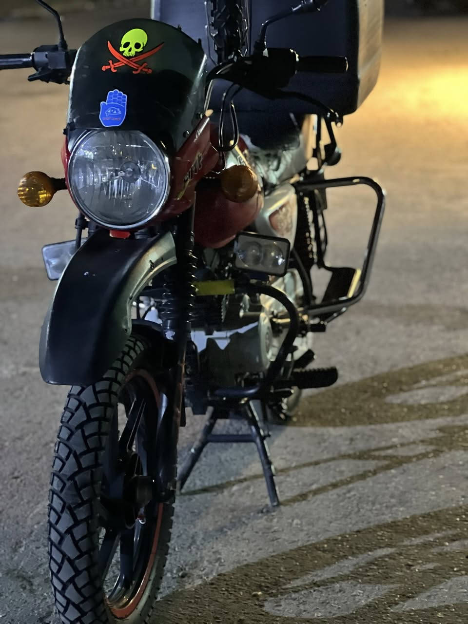 سلام عليكم دراجه بوكسر موديل 2021 بلسنويه2022 الدراجه حلوه ونضيفه ومجفته تجفيت شركه ولله الدراجه مرقمه بسمي لوحات انكليزي كلنقص مابيه كهربياته كله شغاله وتخم تاير مامي خافي دسكات مامي خلفي جديد وبشوفت عينك ولمكينه خير من الله صوته ناعم  مكاني الحسينيه مال راشديه رقمي وتواصل وخادمك الدراجه للبيع اقصاد وذا اتحب نقد السعر 1850000 وبيه مجال ***********
