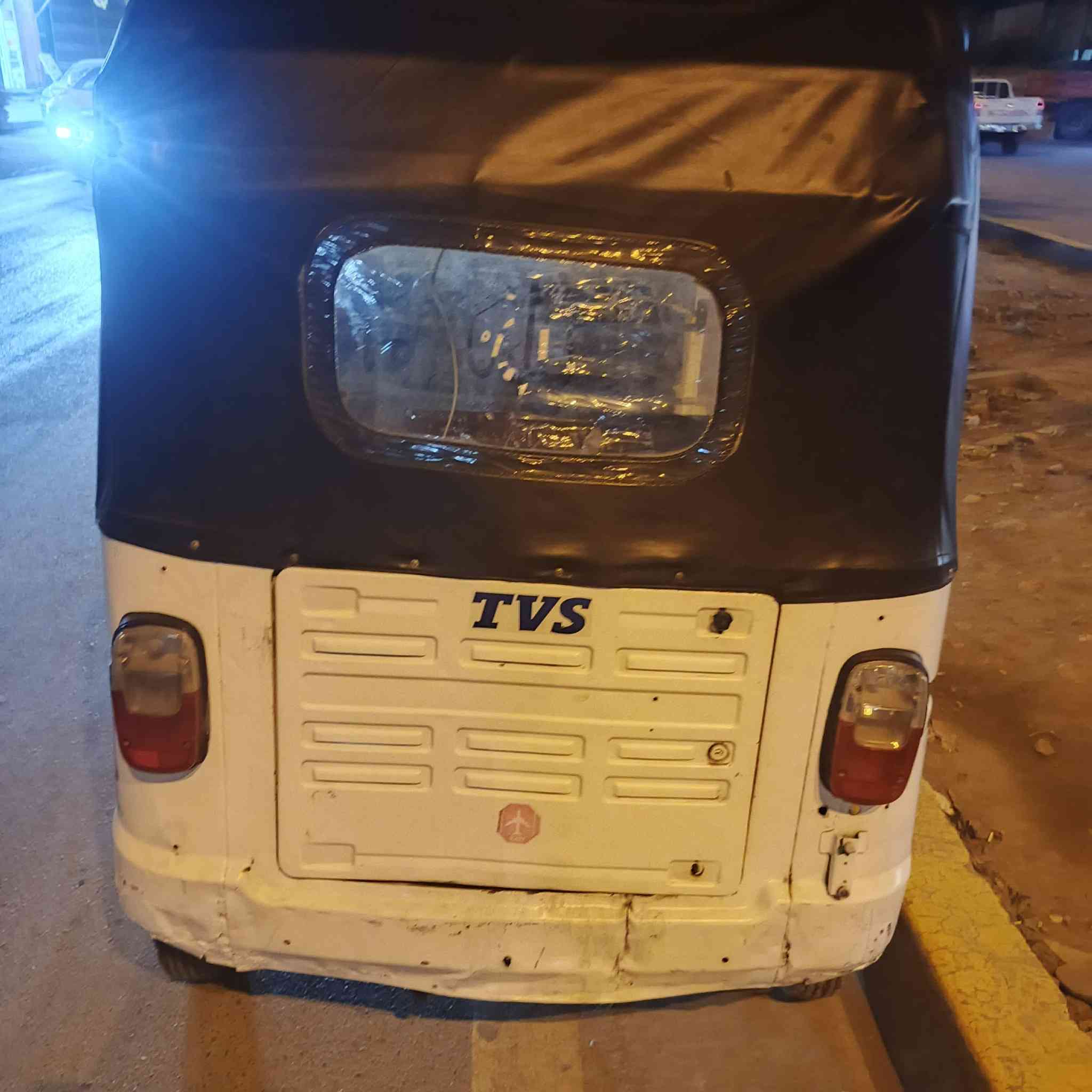 السلام عليكم تكتك تي في اس للبيع موديل 2018 تكتك شغاله مكينه ناعمه تجفيت جديد لاتنقيص ولا تبخير كهربائيات شغاله جاهزه كبل للشارع ماناقص اي شي السعر مليون و900 وبيها مجال قليل حك الجيه مكاني بغداد الاستفسار على الرقم‏ ‪***********‬
