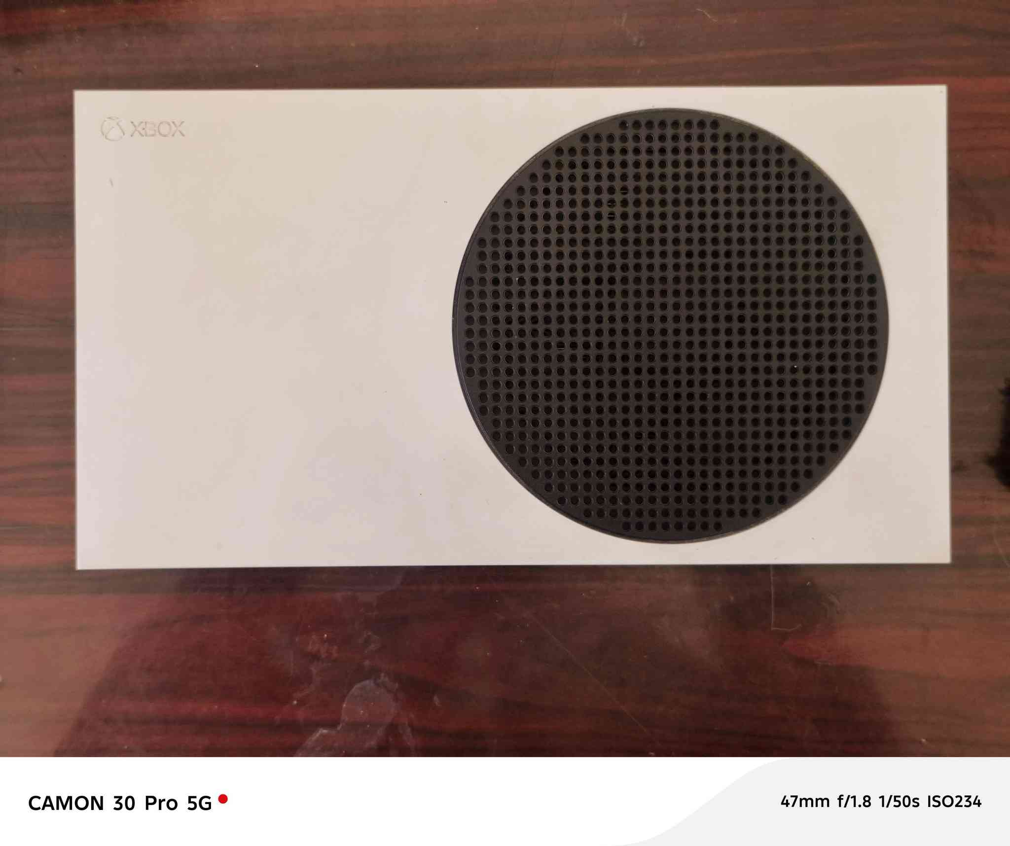 سلام عليكم
إكس بوكس سيريس إس للبيع 
جهاز ما مفتوح كامل ملحقات كارتون موجود كيبلاتة كاملة جوستك ما مفتوحة بس بيها درفت ماشر بل صورة يجي وياه قاعدة مال سيريس إس و بطاريات عدد ٢ كبار 
مكاني بغداد مدينة الصدر
السعر/325
الهاتف/***********
