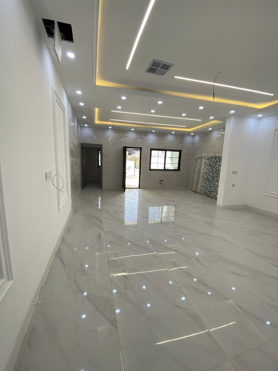 🏠اعلان اعلان
دار للبيع
موقع مميز
~~~~~~~~~~~
📄طابو ملك صرف
🧱بناء درجه اولى
~~~~~~~~~~~
سقف مغربي ✔️
واجهة فلين✔️
نظام تبريد مركزي✔️
بناء هندسي✔️✔️
~~~~~~~~~~~~
📐المساحه:-165م
📐الواجهة :7م
~~~~~~~~~~~
📍الموقع :-تسعين
خلف عماره ياقوت
~~~~~~~~~~~
💸السعر :-علق ب(تم) يوصلك السعر مناسب 
~~~~~~~~~~~
الطابق الاول  يحتوي:-
استقبال +هول+مطبخ +مطبخ حار
غرفتين نوم+صحيات
~~~~~~~~~~~
الطابق الثاني يحتوي على:
هول +صحيات+
غرفتين نوم 
~~~~~~~~~~~
للاستفسار اكثر الاتصال على
***********📱
~~~~~~~~~~~
نستقبل جميع العروض 
🏠السكنيه  🏛️التجاري
