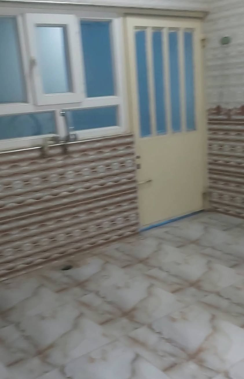 دار للايجار المساحه(١٠٠)متر
طابقين درج خارجي منعزل يوجر كل طابق على حدى 
سعر الايجار الطابق الارضي(٢٥٠)
الطابق الثاني(٢٠٠)
الدار صفر 
موقع الدار حزيران مقابل الحصو والرمل
خلف التجاري خلف مول قدوري 
للاستفسار الاتصال على الرقم 
***********
***********
