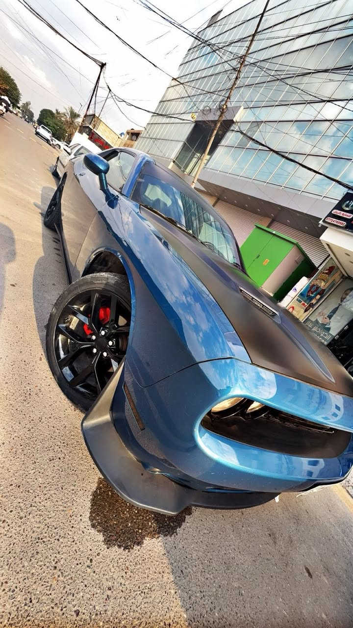 الي يدور جديد ومميز ولون بحري
***********

دوج جالنجر 2021

مكينه ٣٦٠٠ ،،

تو ويل ،،

شاشه كبيره ،،

كامره ،،حساس ،،

مقاعد جلد،، 

كراسي اماميه كهرباء ،،

تشغيل عن بعد ،،

فول عدا الفتحه 

السياره فقط جاملغ ايمن بارد بدون دواخل بدون شواصي بدون لغد 

سياره احلى من الصور شرط 

مكاني بغداد شارع فلسطين
