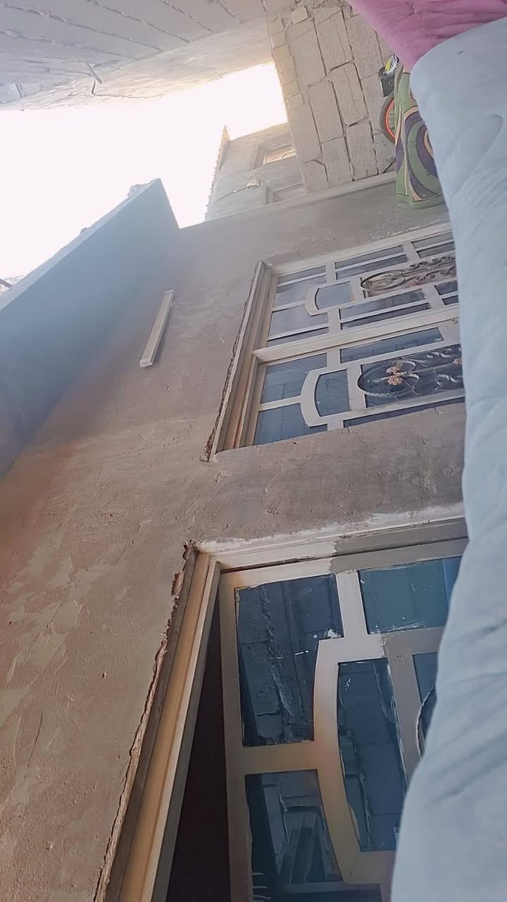 داره للبيع في دور الصحة قرب الوليد قبل جسر ديالى القديم المساحة ٢٠٠م صاله واستقبال ومطبخ وصحيات وكراج فيه ستة غرف للاستفسار الاتصال على الرقم***********
