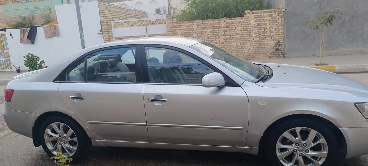 سلام عليكم ورحمه الله 
 سوناتا // رقم ديالى مشروع وطني تداور وين ما تريد 
مديل/ 2007 
مكينه / 2000
نوع / خليجي 
كشنات تدفئه 
مثبت سرعه كروز 
كرسي سايق كهرباء 
بدون فتحه 
سبير شركه بل سياره 
سنويه ب26/ بشهر 5 
بسمي تحويل نفس اليوم او ثاني يوم 
مبدل قطعه وحده ول باقي مكفول على وضع الشركه
سعر 90 وبيها مجال للطيبين  
للاستفسار //الدوانيه 
***********
