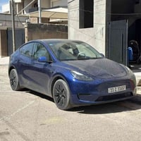 MODEL  Y LONG RANGE DUAL MOTOR  2023  ماشيه 24 7 راكب  الداخل ابيض حاد...
