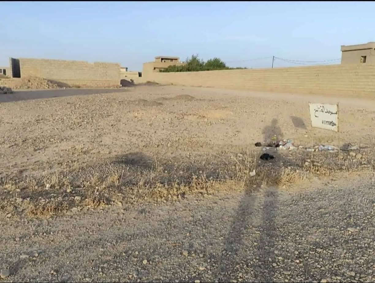 السلام عليكم..ارض سكنيه وتجاريه للبيع المساحه 2000متر وبيه هيكل واصل للرباط مساحه البناء 200متر تقريبأ ع الشارع العام مباشر مقابيل جامع الفتاح كافه الخدمات متوفره السعر اتصل وبيك خير وتدلل
***********
