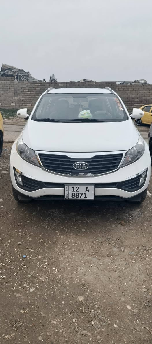 كيا سبورتنج ٢٠١٢ فول موصفات تحكم استيرن شاشه كاميرات 
ماشيه ١٢٠ ما بيها اي صبغ طخم توير بطارية بسمي السنوية الي ٢٠٢٨  جاهزه من كل شي 
السعر ١٥٨
رقم الموبايل ***********
