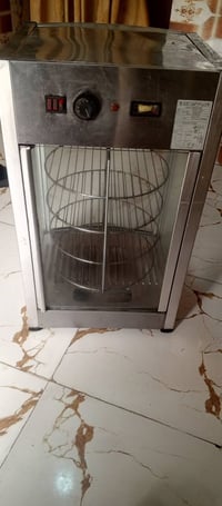 سخان وعارضه بي اربع افران شرط الشغل مال مطاعم السعر175 وبيها مجال قليل...
