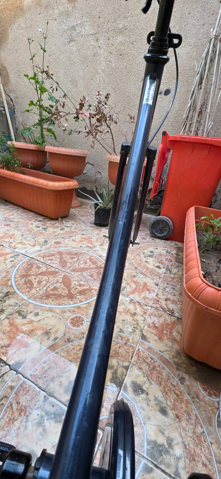 باسكل للبيع بيه مجال موديله 2023 رقمي موجود حجم 26 زلغه مابيه مكاني البصرة الزبير سوق البنات الجسد نضيف بس مدكر ماله امامي موجود وخادم الكم 💛