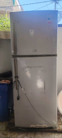 ثلاجه ضخمه ماعرف شكم قدم شغاله وع الفحص تجميد يخبل ضررها مبين ب صوره م...