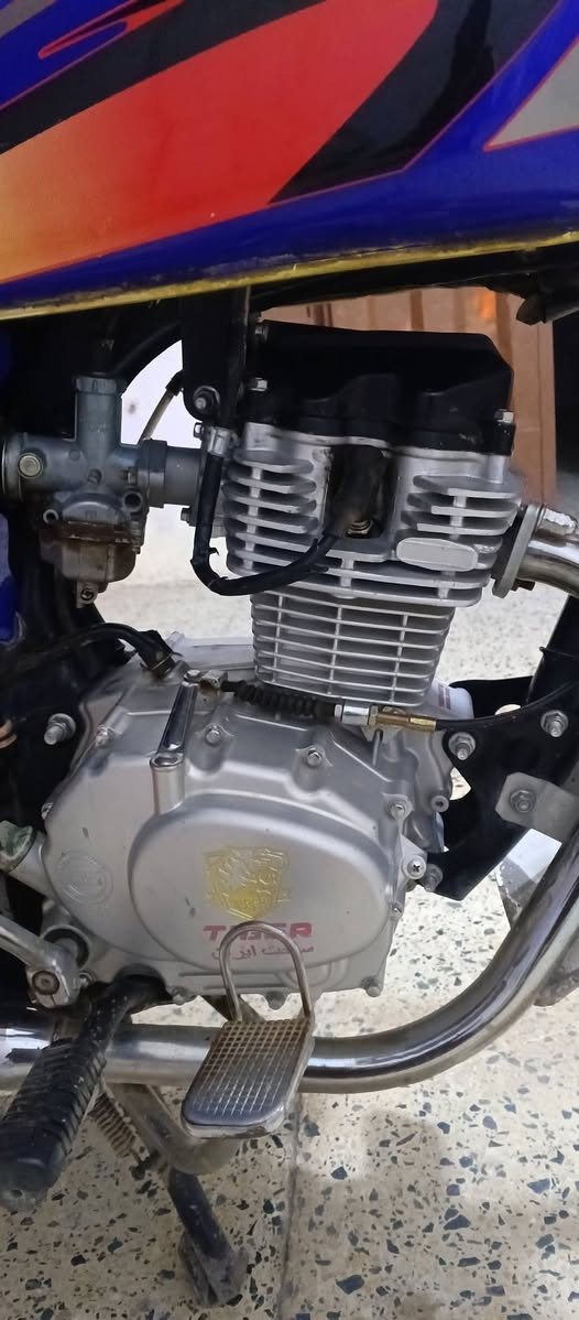 السلام عليكم اخواني ماطور للبيع موديل 21 نوعيه تايجر محرك حيل نظيف كل شي شغال وايرمانيه جديد دبلاته جديد كل شي شغال محرك فقط والفات مبدل والباقي جديد اوراق موجود ماتور كامل جاهز سعر 300 عنوان العياضيه شراي يتصل على الرقم ***********
