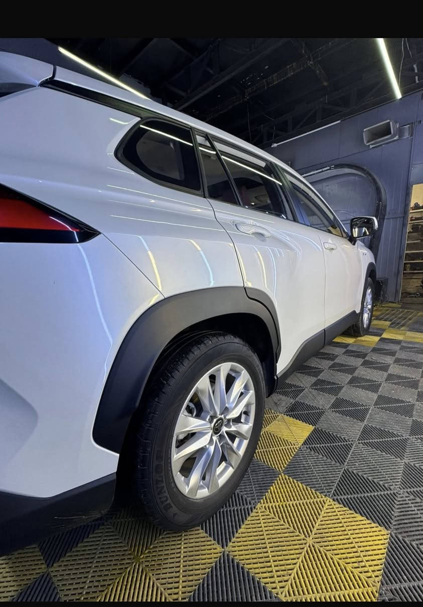 السلام عليكم عندي  كورلا كروز  موديل ٢٠٢٤ لبيع مكفوله  كفاله عامه. خاليه من الضرر والصبغ والضربه   مواصفاتها. معروفه بالسوك السياره. ماشيه ٦٢ الف باسمي. 
1.سلايت 
2.ويل كب 
3.كشنات جلد احمر   

مكان السياره بغداد الغزاليه. الاتصال على الرقم. ***********
