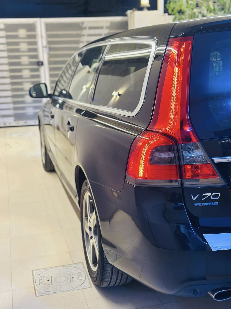 مكلف بلنشر 

السلام عليكم 
للبيع فقط فولفو V70  موديل 2015لون اسود محرك 4 سلندر توربو سيارة مكفولة من ضربة وصبغ  كشنات جلد لايت زنون  محرك وكير مكفولات صدر جديد شاشة وسطية تحكمات ستيرن كروز سرعة تشغيل بصمة حساسات خلفية لايت متحرك سايد بريك كهربائي ويل حجم 17 كروم وتخم تاير جديد سيارة رقم دهوك جديد سنوية جديدة تحويل مباشر 
مكان السيارة واسط/العزيزية 
السعر 90$ ورقة وبيه مجال بسيط 
لتواصل ***********
