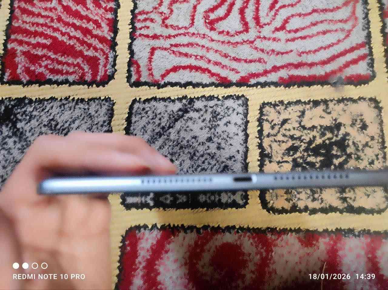 ايباد 9 مستعمل تجي وياه كل ملحقاته مع هديه كفر سعر 300 الف وبيه مجال رقم لتواصلك معي عبر الواتساب فقط *********** عمارة, ميسان
