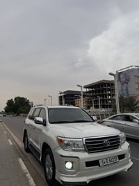 للبيع لاندكروز 2015  فول مواصفات مكفولة السيارة من صبغ وضربة والتبديل ...