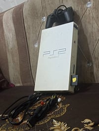 من رخصة الادمن   بلي تو 2 للبيع  الملحقات:   يدتين وحده جديدة والثانيه...