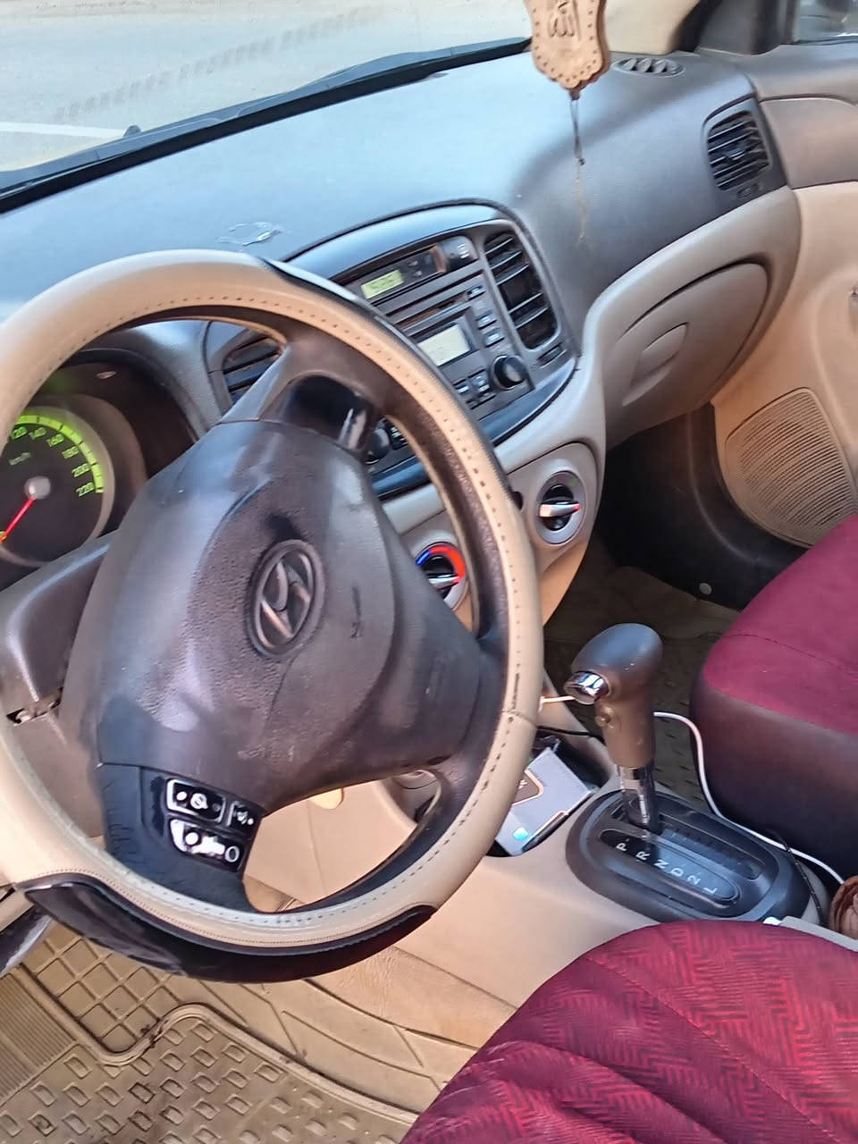 السلام عليكم للبيع سياره اكسنت فيرنا محرك ١٦ رقم بغداد جديد باسمي سياره بيها سقف كص سعر ٦٧ وبيها مجال لشراي يتصل *********** مكان موصل الايسر
